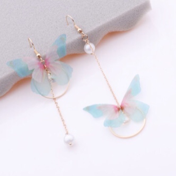 Asymmetrical Pearl Butterfly Earrings - Picture 3 of 8